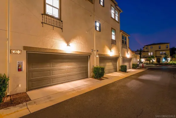 $799,000 | 4382 Pacifica Way, Unit 4, Oceanside, CA 92056