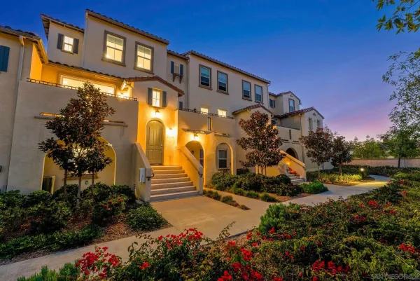 $799,000 | 4382 Pacifica Way, Unit 4, Oceanside, CA 92056