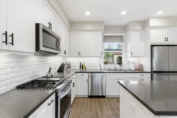 $799,000 | 4382 Pacifica Way, Unit 4, Oceanside, CA 92056