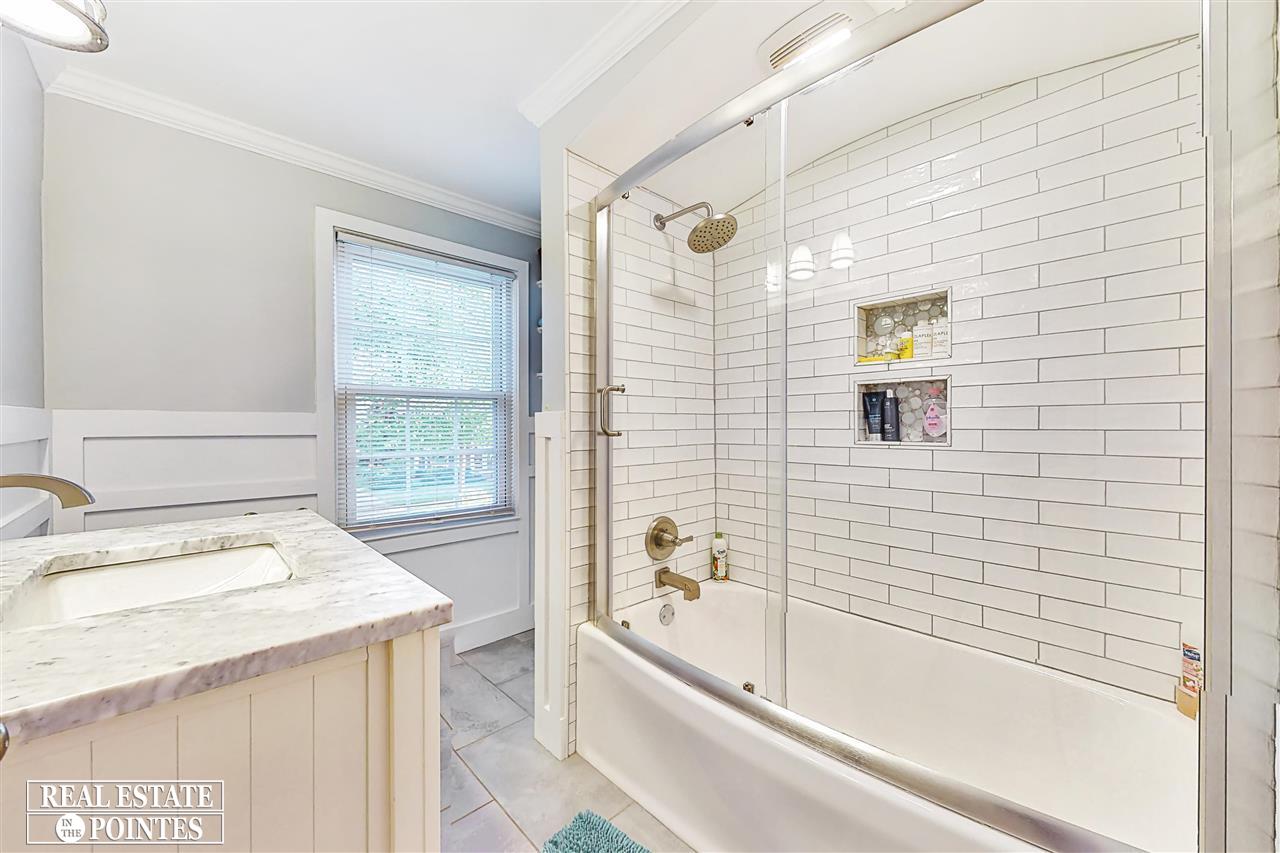 1887 Broadstone Road Grosse Pointe Woods, MI 48236 - Photo 24 of 41