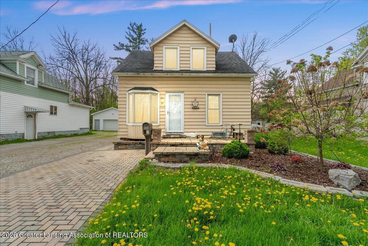 306 East Cavanaugh Road Lansing, MI 48910 - Photo 1 of 29 front