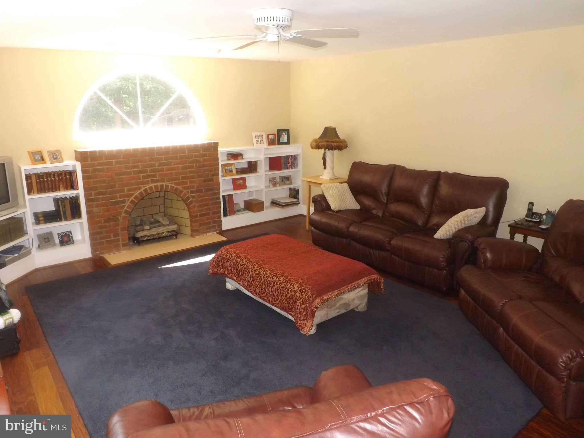 4240 Hardesty Road Huntingtown, MD 20639 - Photo 3 of 30 Family Room