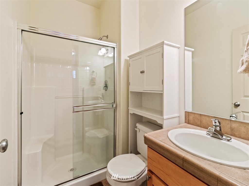 12043 Southeast 186th Street Renton, WA 98058 - Photo 11 of 23 Gallery Image 11
