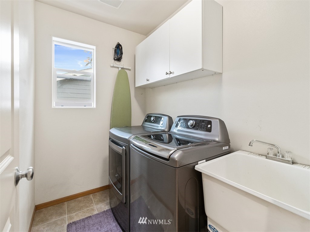 12043 Southeast 186th Street Renton, WA 98058 - Photo 15 of 23 Gallery Image 15