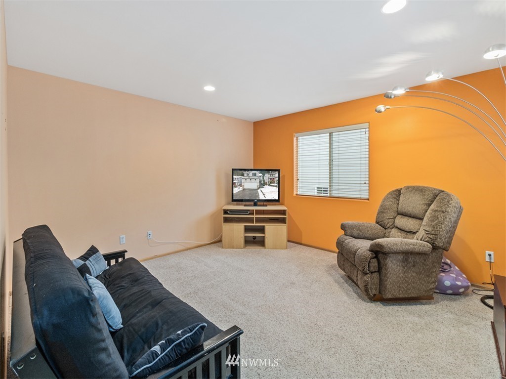 12043 Southeast 186th Street Renton, WA 98058 - Photo 16 of 23 Gallery Image 16