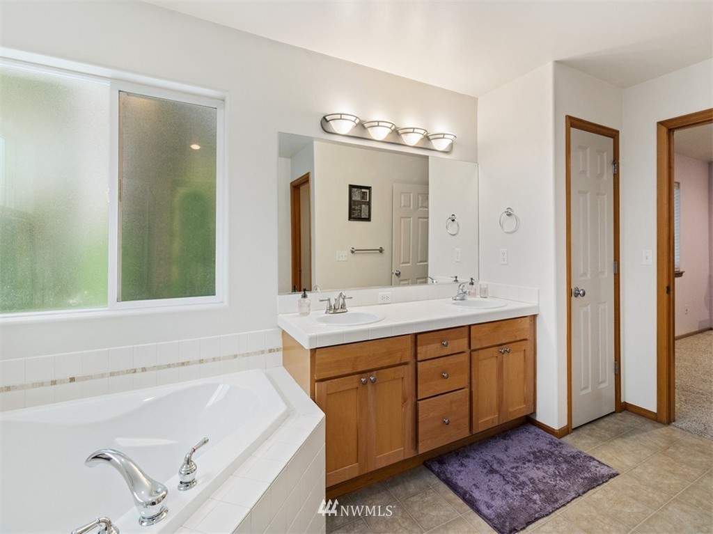 12043 Southeast 186th Street Renton, WA 98058 - Photo 20 of 23 Gallery Image 20