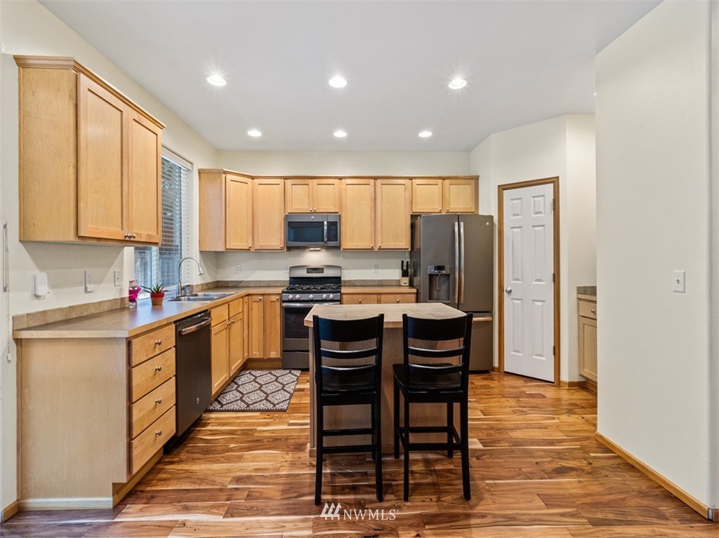 12043 Southeast 186th Street Renton, WA 98058 - Photo 7 of 23 Gallery Image 7