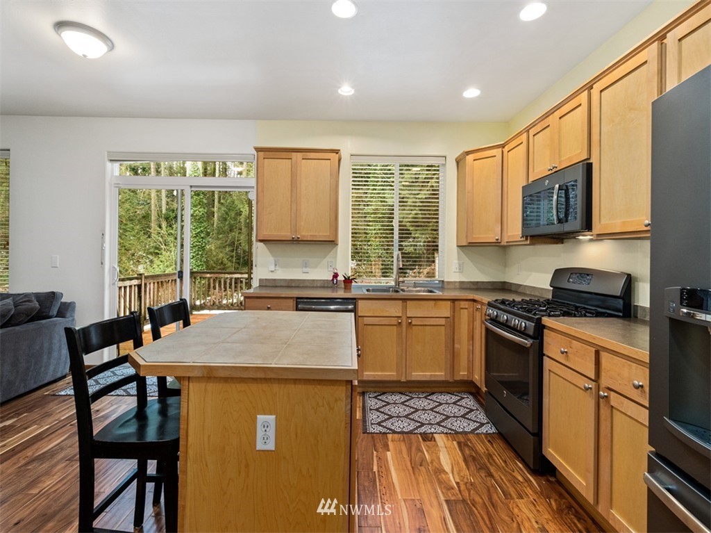 12043 Southeast 186th Street Renton, WA 98058 - Photo 8 of 23 Gallery Image 8