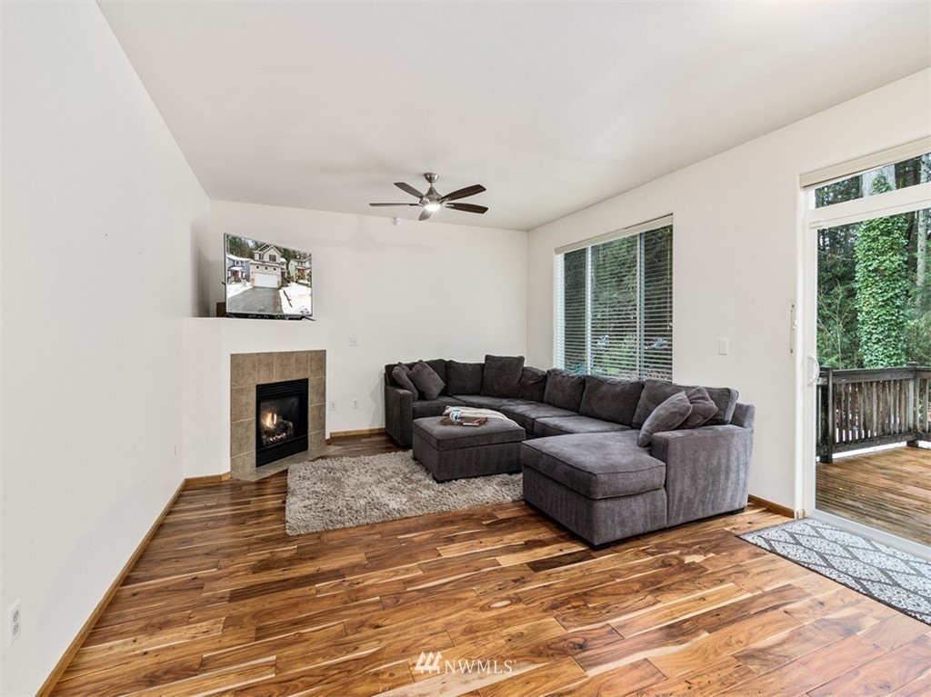 12043 Southeast 186th Street Renton, WA 98058 - Photo 9 of 23 Gallery Image 9