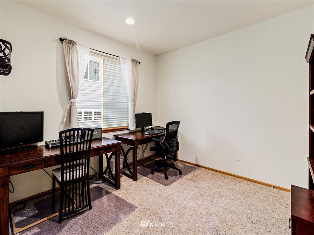 12043 Southeast 186th Street Renton, WA 98058 - Photo 10 of 23 Gallery Image 10
