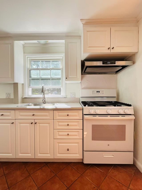 71 Elinor Road Newton, MA 02461 - Photo 7 of 24