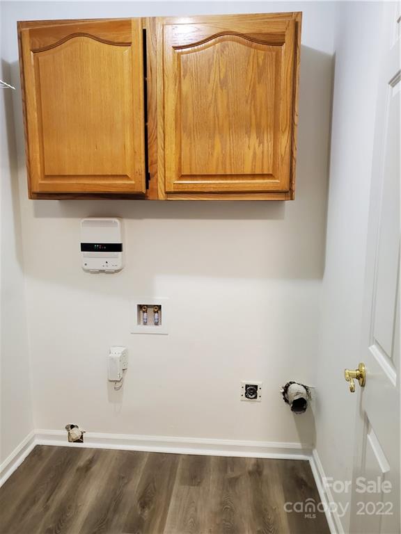 8919 Vicksburg Road Charlotte, NC 28227 - Photo 19 of 22 a bathroom with a sink and a mirror