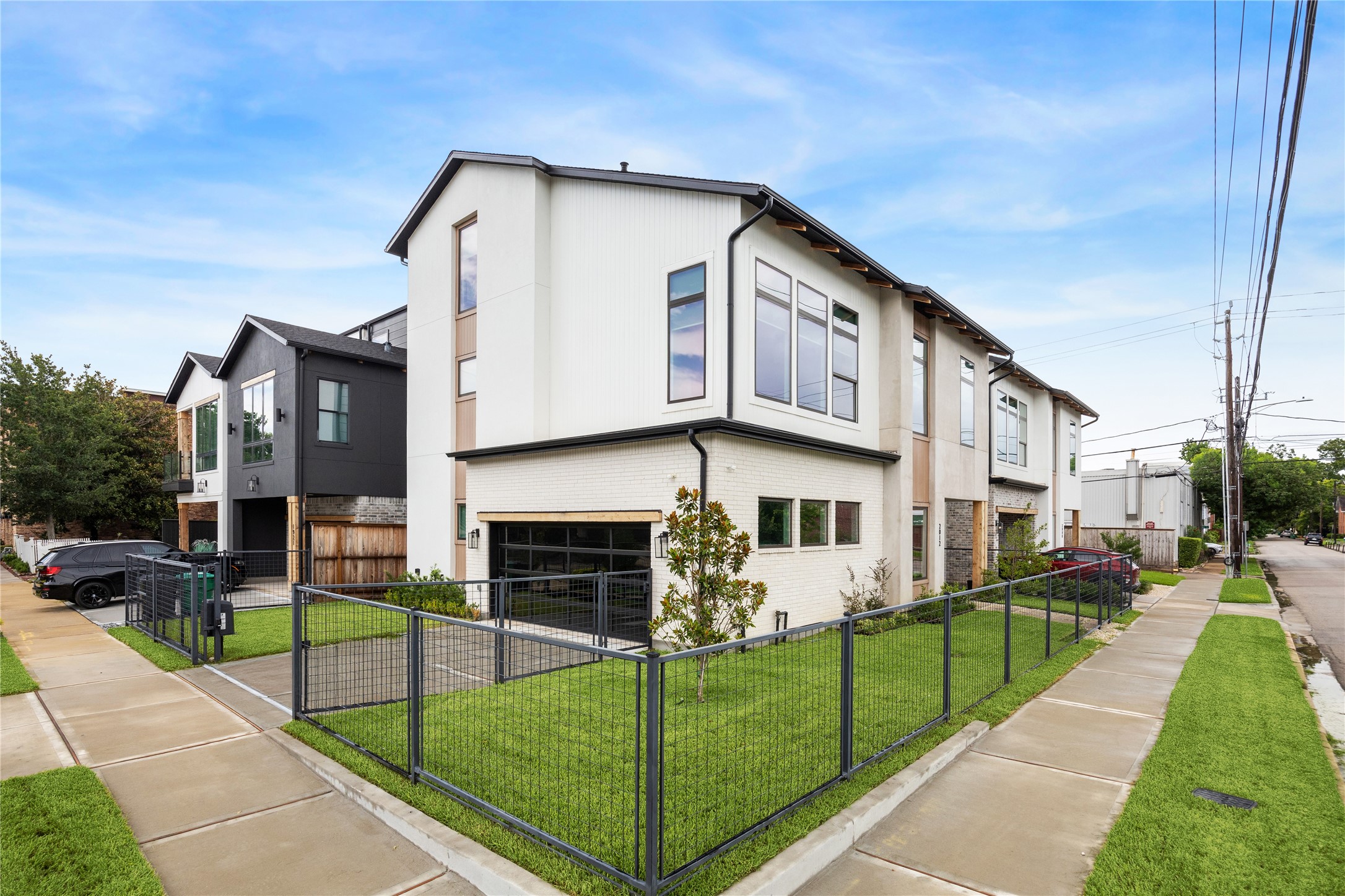 2012 Welch Street Houston, TX 77019 - Photo 2 of 16 Gallery Image 2