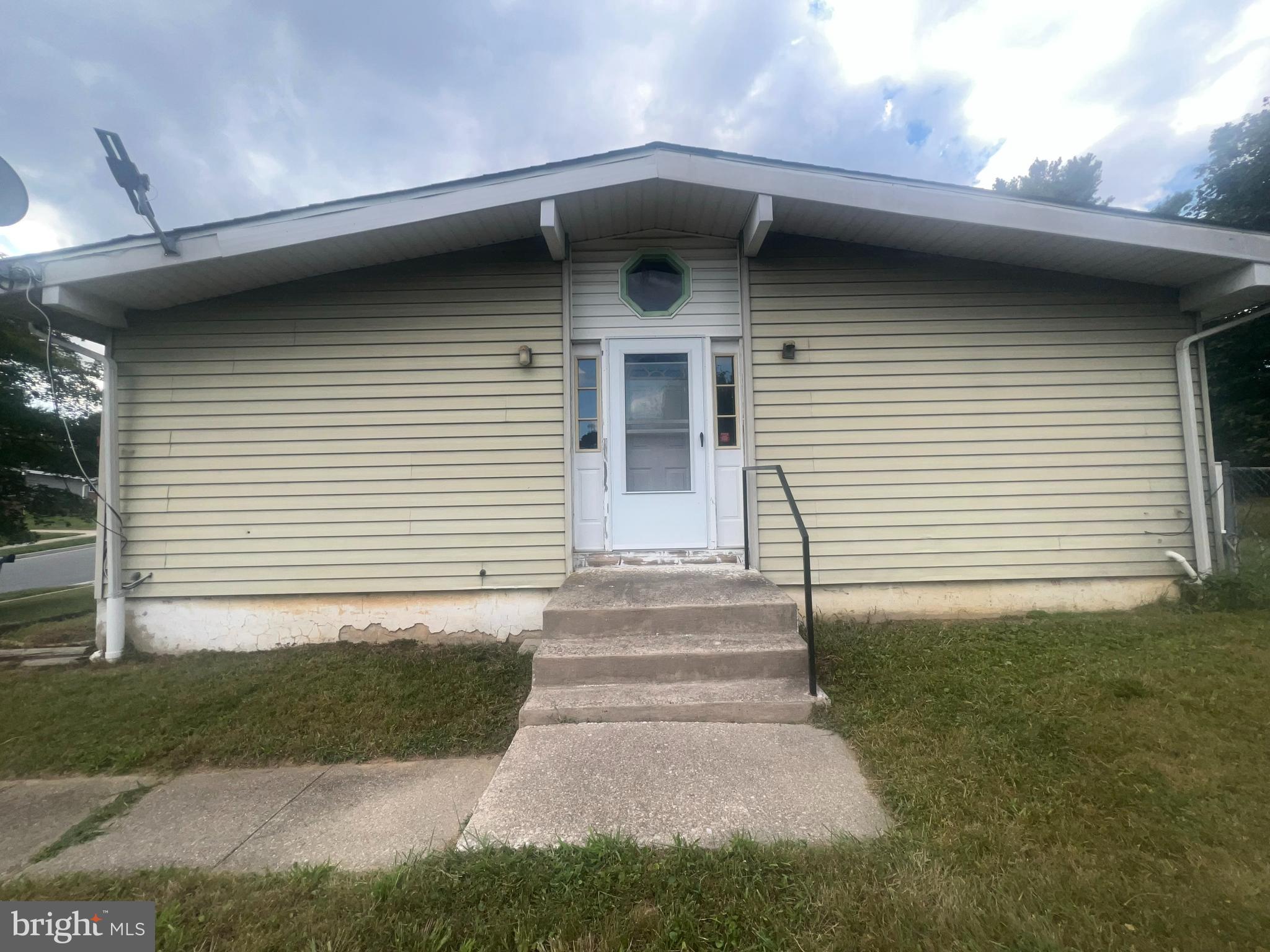 8206 Arrowhead Road Baltimore, MD 21208 - Photo 2 of 11 RIGHT SIDE ENTRY