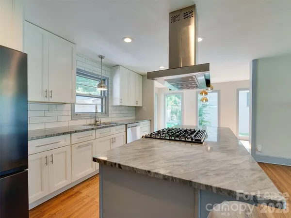 $2,900 | 3921 Sheffield Drive, Charlotte, NC 28205