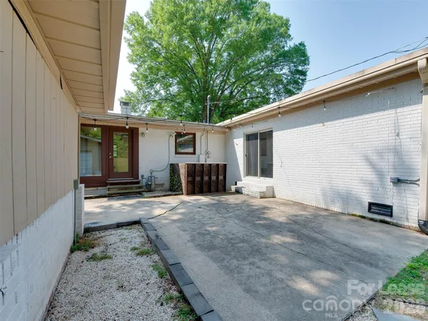 $2,900 | 3921 Sheffield Drive, Charlotte, NC 28205