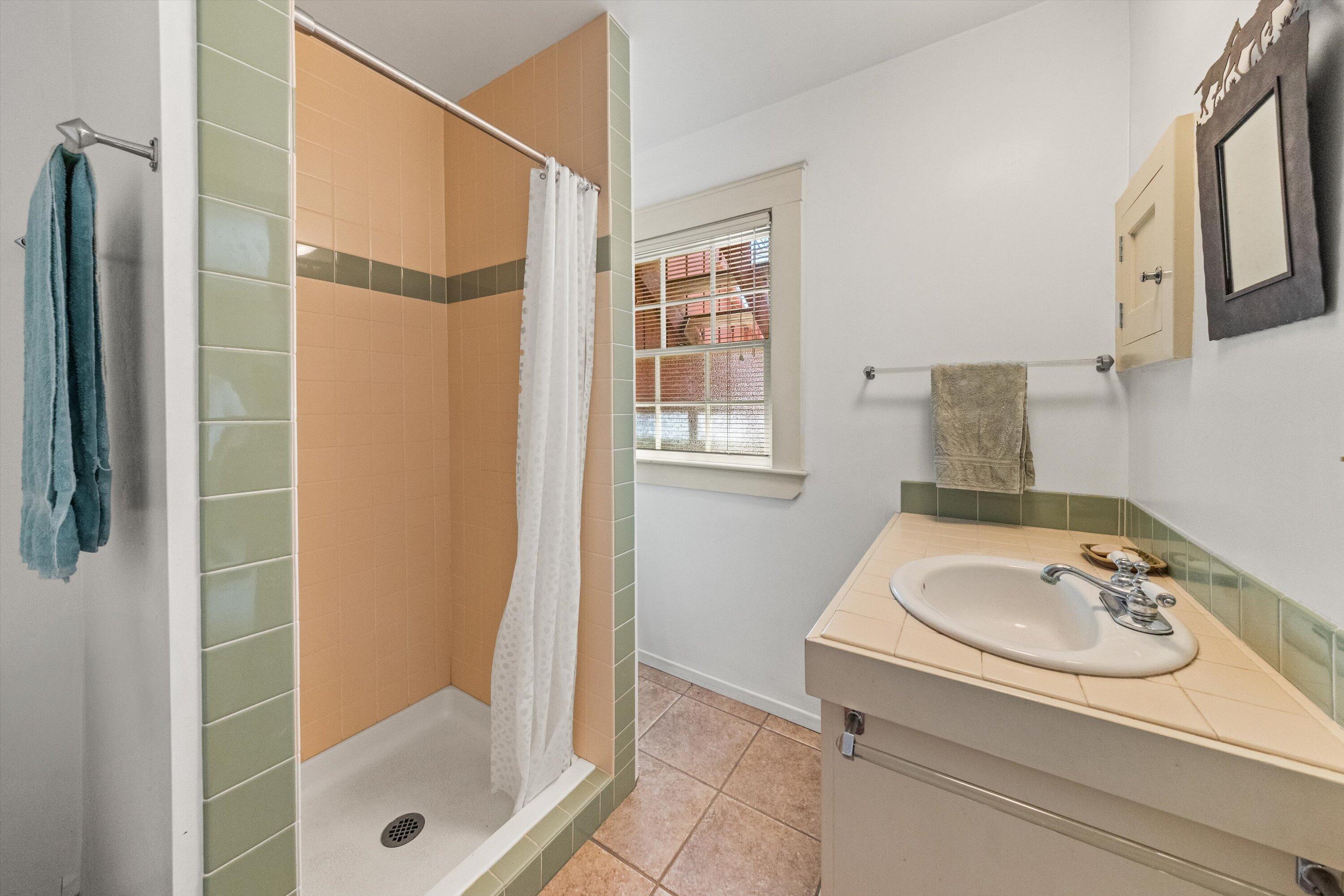 1060 Tremonto Road Santa Barbara, CA 93103 - Photo 29 of 49 Bathroom 3