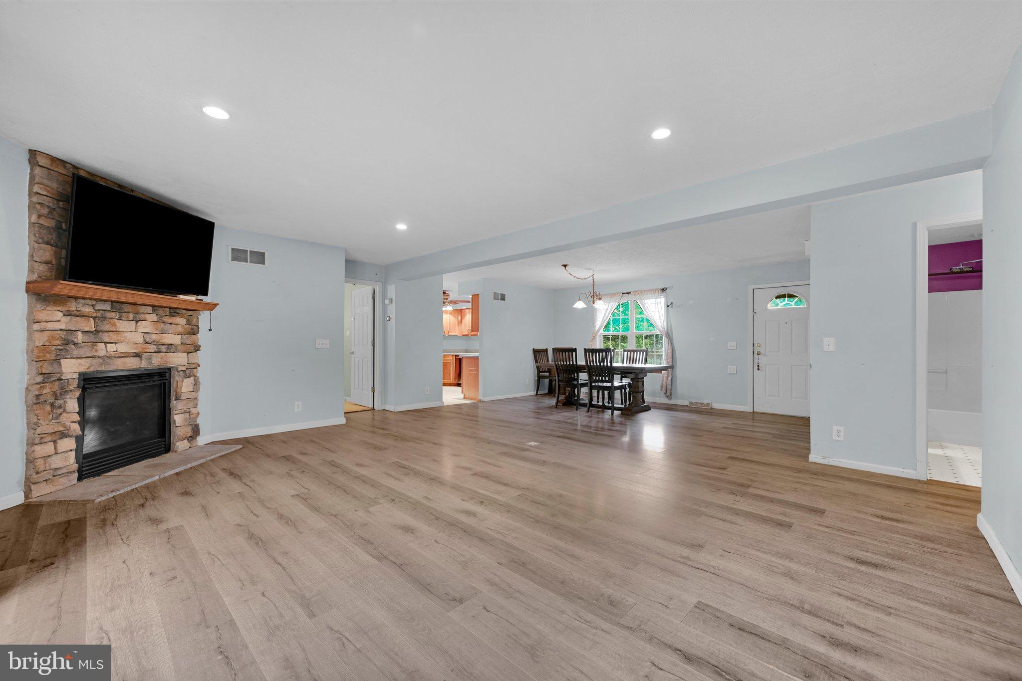 14 Oak Grove Road Pine Grove, PA 17963 - Photo 11 of 34 Living Area