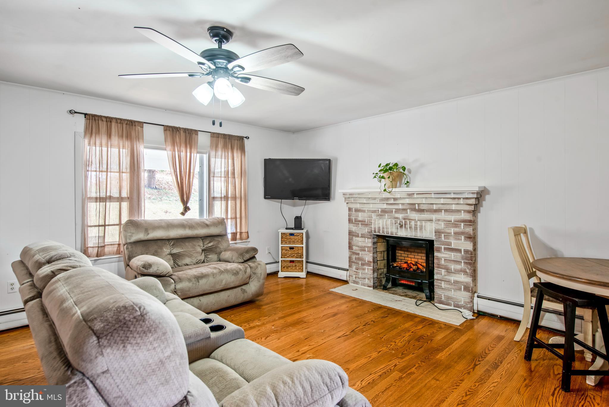 8966 Hawbottom Road Middletown, MD 21769 - Photo 2 of 23