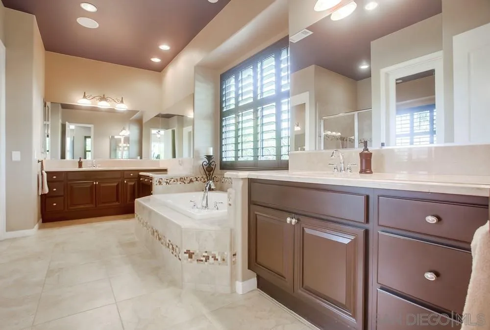 2352 Country Heights Road Escondido, CA 92026 - Photo 10 of 25 Gallery Image 10