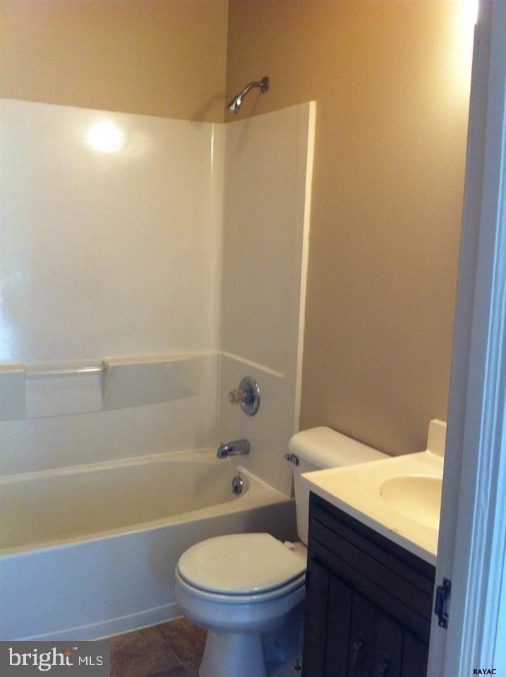 4041 Fox Run Road Dover, PA 17315 - Photo 14 of 36 Gallery Image 14