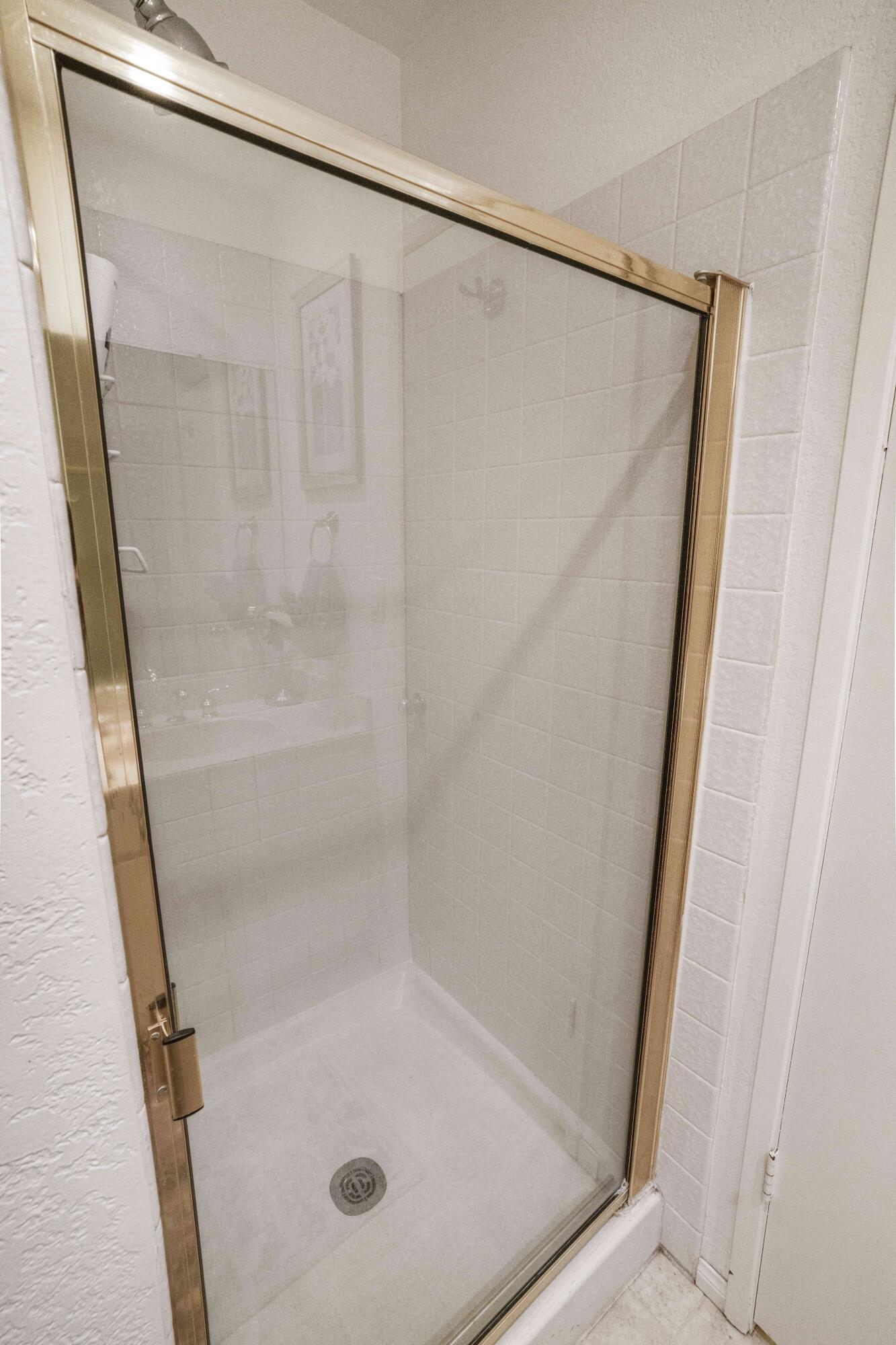 3375 Foothill Road, Unit 1132 Carpinteria, CA 93013 - Photo 12 of 41 Guest Shower