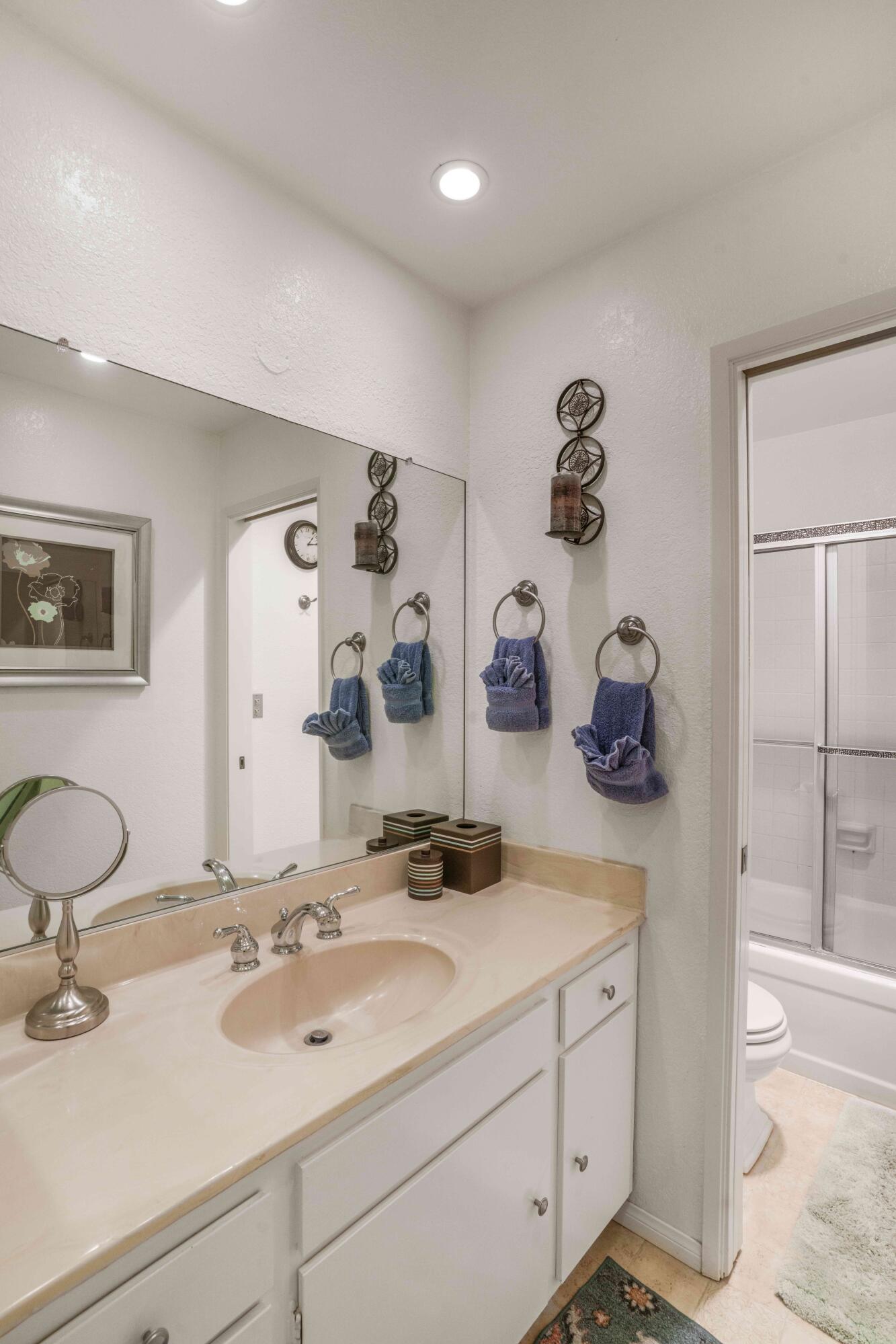 3375 Foothill Road, Unit 1132 Carpinteria, CA 93013 - Photo 27 of 41 Primary Bath