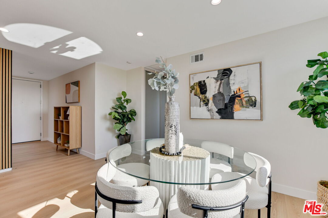 100 South Doheny Drive, Unit 705 Los Angeles, CA 90048 - Photo 13 of 43