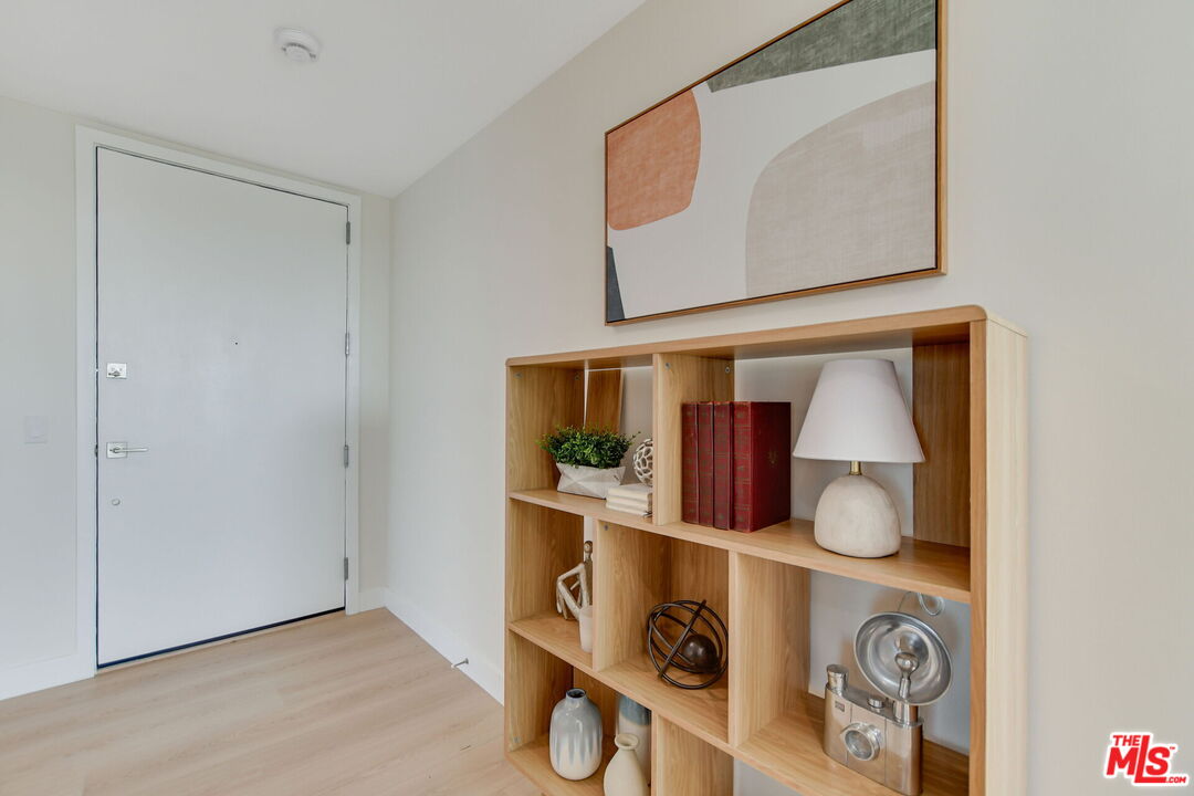 100 South Doheny Drive, Unit 705 Los Angeles, CA 90048 - Photo 15 of 43