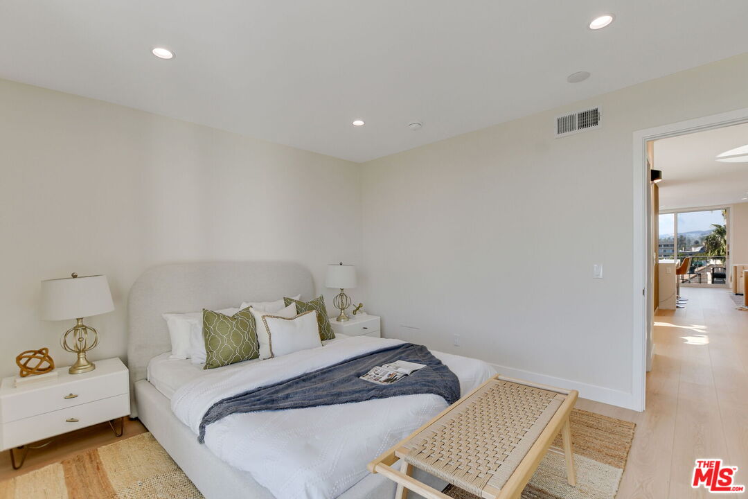 100 South Doheny Drive, Unit 705 Los Angeles, CA 90048 - Photo 26 of 43
