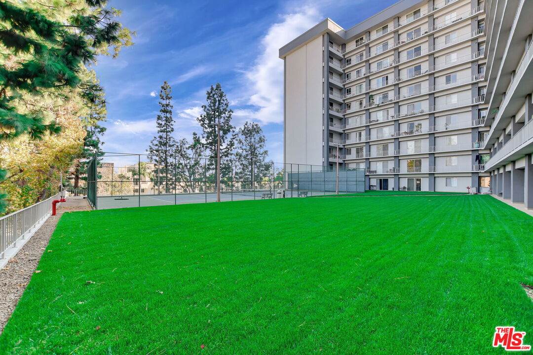 100 South Doheny Drive, Unit 705 Los Angeles, CA 90048 - Photo 38 of 43