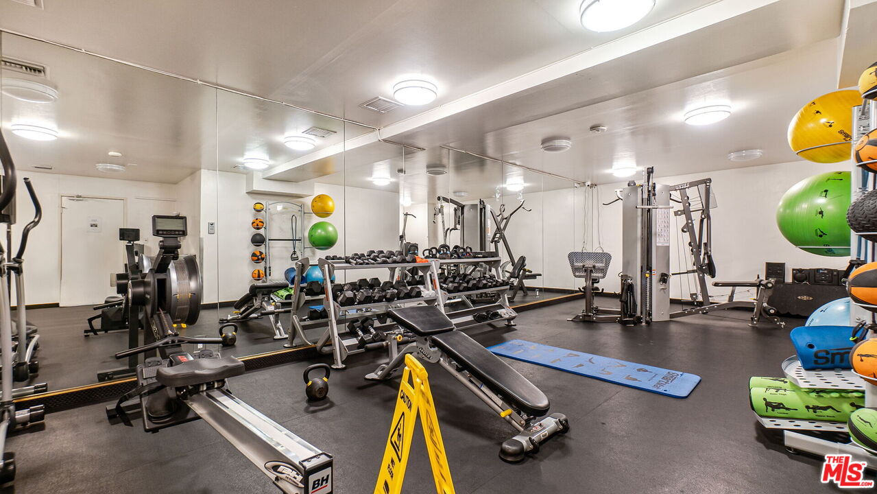 100 South Doheny Drive, Unit 705 Los Angeles, CA 90048 - Photo 40 of 43