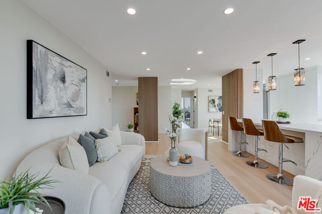 100 South Doheny Drive, Unit 705 Los Angeles, CA 90048 - Photo 5 of 43