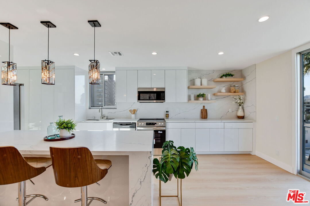 100 South Doheny Drive, Unit 705 Los Angeles, CA 90048 - Photo 7 of 43