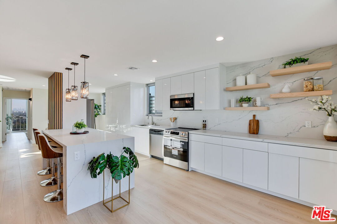 100 South Doheny Drive, Unit 705 Los Angeles, CA 90048 - Photo 8 of 43