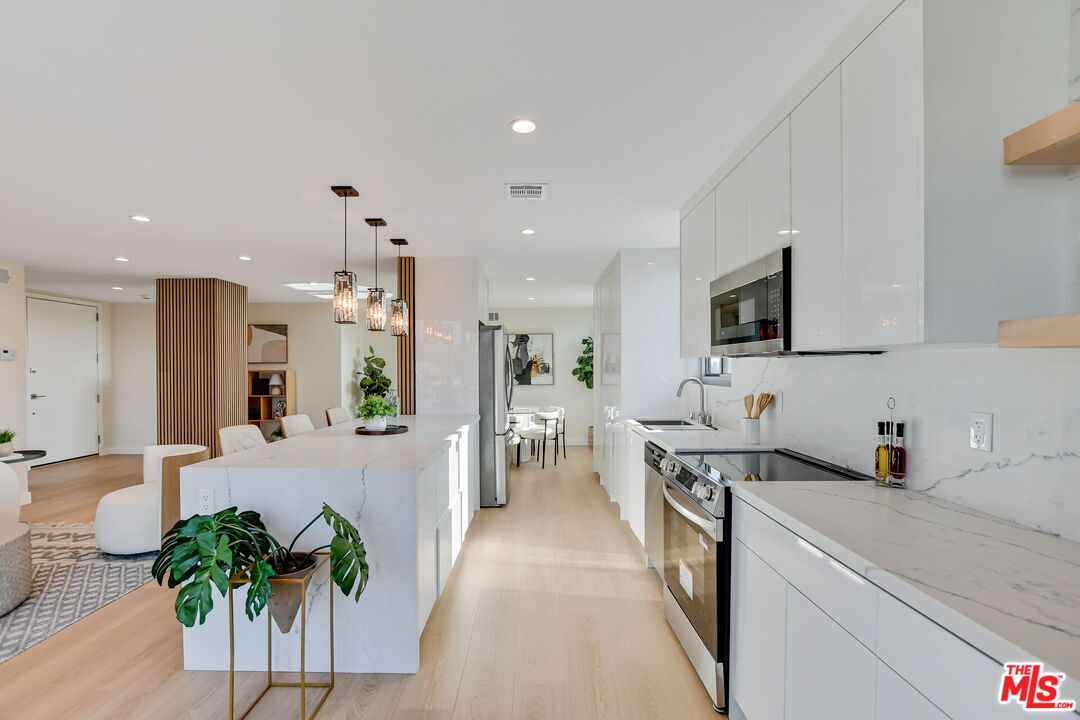 100 South Doheny Drive, Unit 705 Los Angeles, CA 90048 - Photo 9 of 43