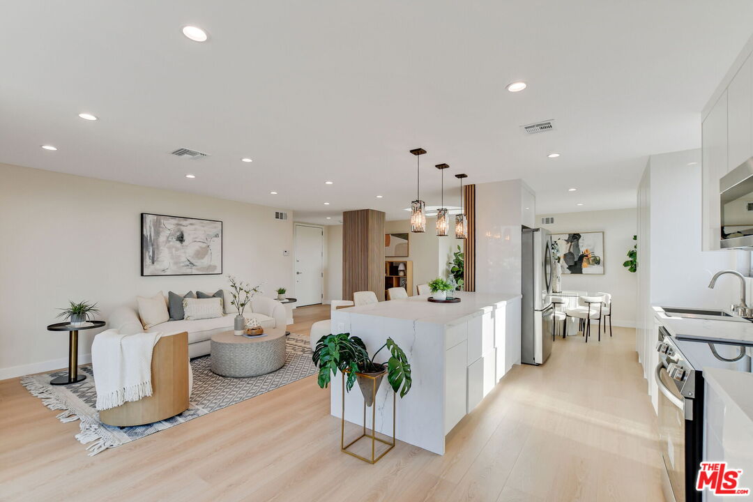 100 South Doheny Drive, Unit 705 Los Angeles, CA 90048 - Photo 10 of 43