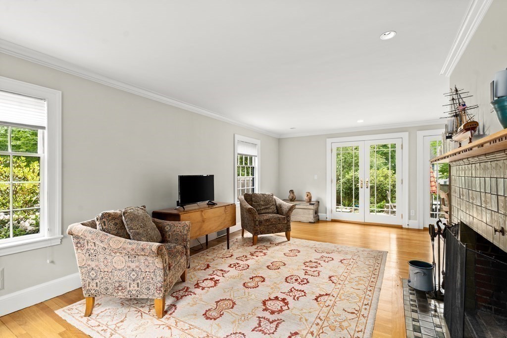 72 Fairlee Road Newton, MA 02468 - Photo 6 of 40