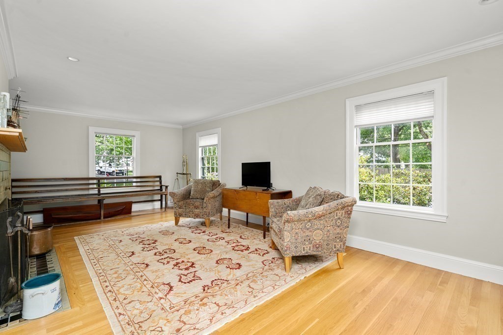 72 Fairlee Road Newton, MA 02468 - Photo 7 of 40