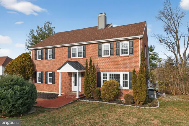 $599,900 | 6 Kings Grant Road, Hockessin, DE 19707