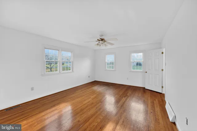 $599,900 | 6 Kings Grant Road, Hockessin, DE 19707