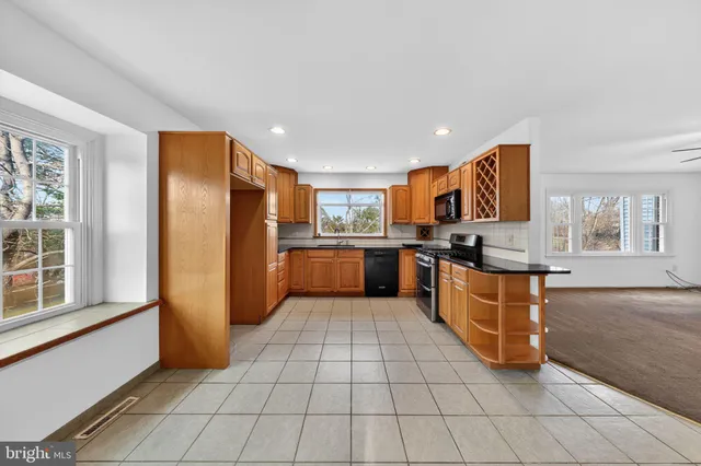 $599,900 | 6 Kings Grant Road, Hockessin, DE 19707