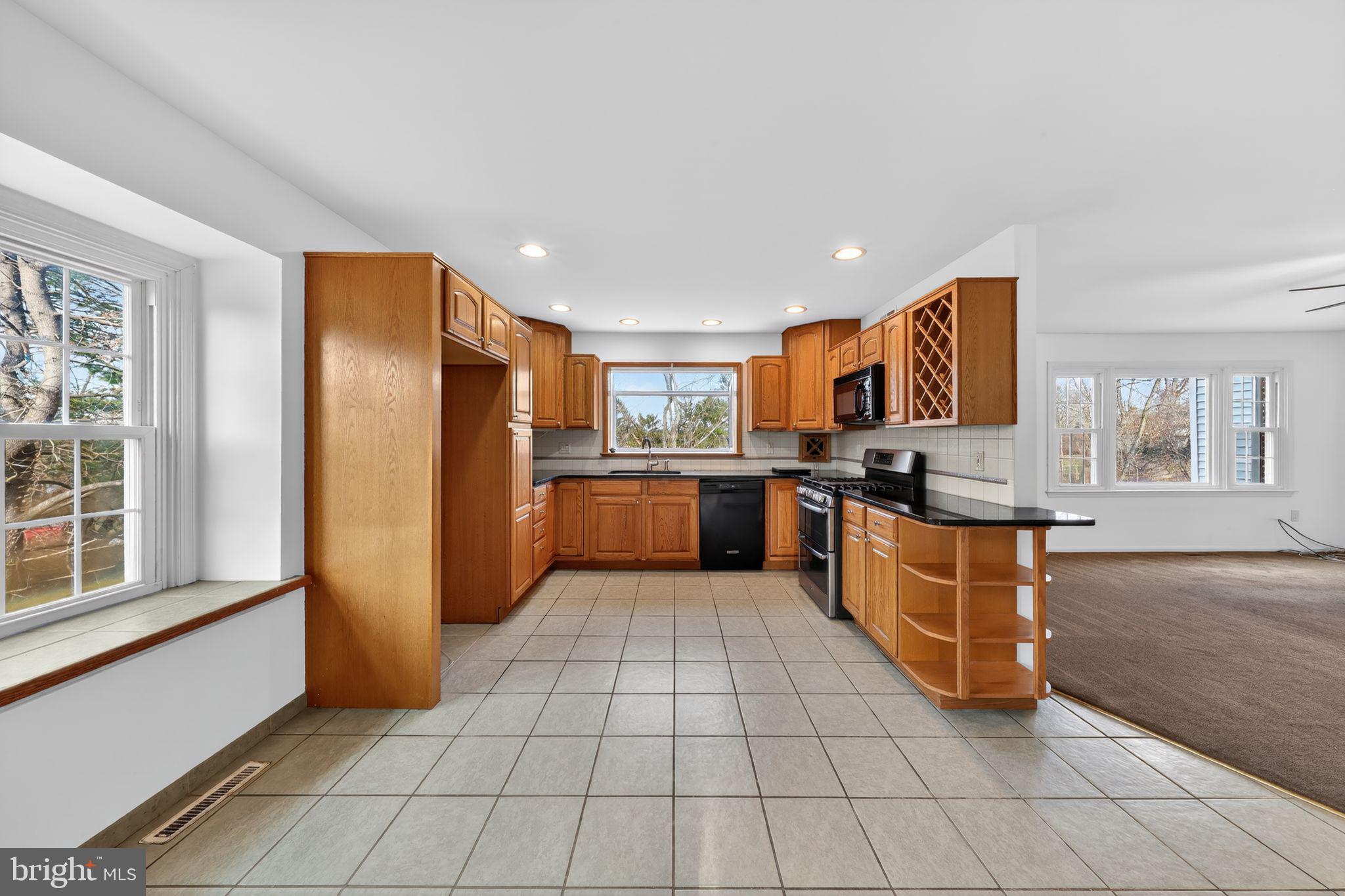 6 Kings Grant Road Hockessin, DE 19707 - Photo 8 of 26