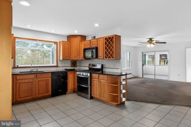 $599,900 | 6 Kings Grant Road, Hockessin, DE 19707