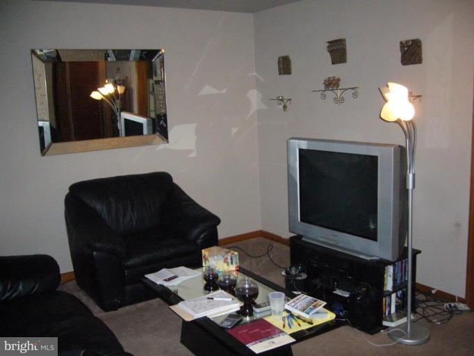 5510 Heatherwood Road Halethorpe, MD 21227 - Photo 3 of 15 Living Room