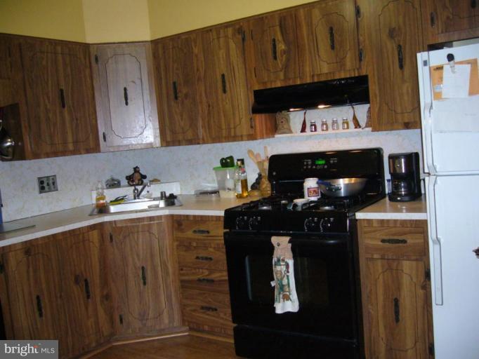 5510 Heatherwood Road Halethorpe, MD 21227 - Photo 8 of 15 Apartment Kitchen