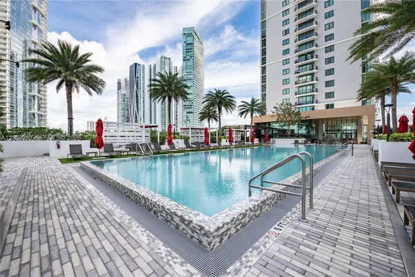 $3,827 | 650 Northeast 2nd Avenue, Unit 2811, Miami, FL 33132