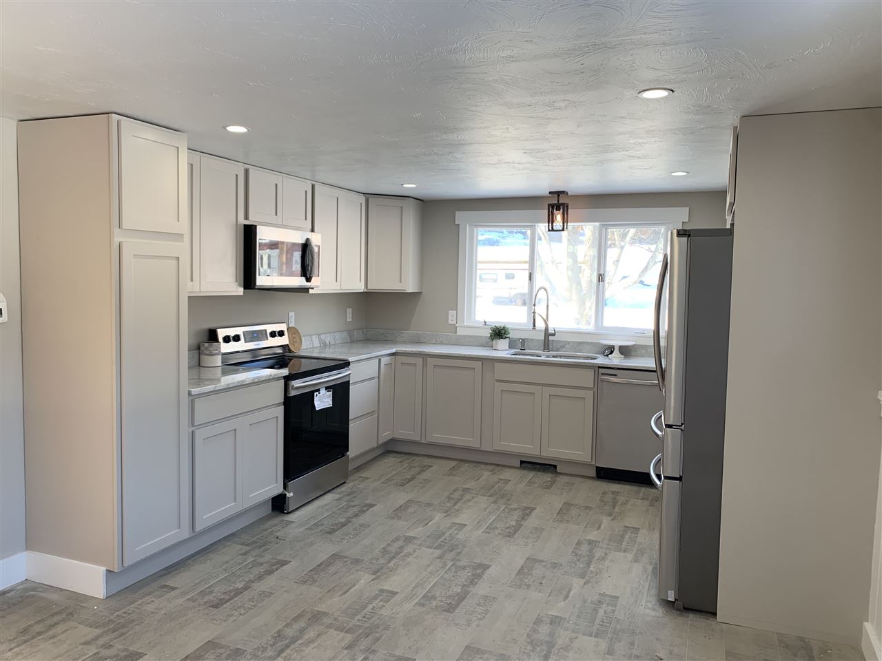 373 Hill Road Franklin, NH 03235 - Photo 2 of 20
