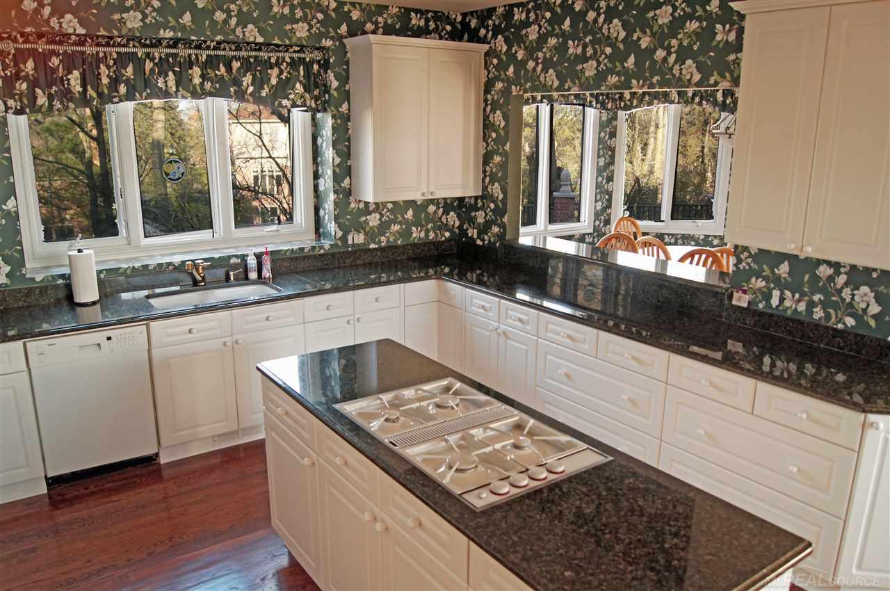 1812 Fox Run Rochester, MI 48306 - Photo 35 of 58 31241619-34.JPG