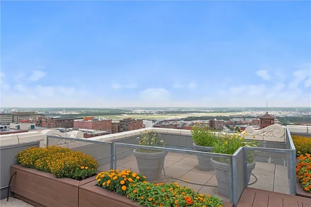 $215,000 | 21 West 10th Street, Unit 7A, Kansas City, MO 64105